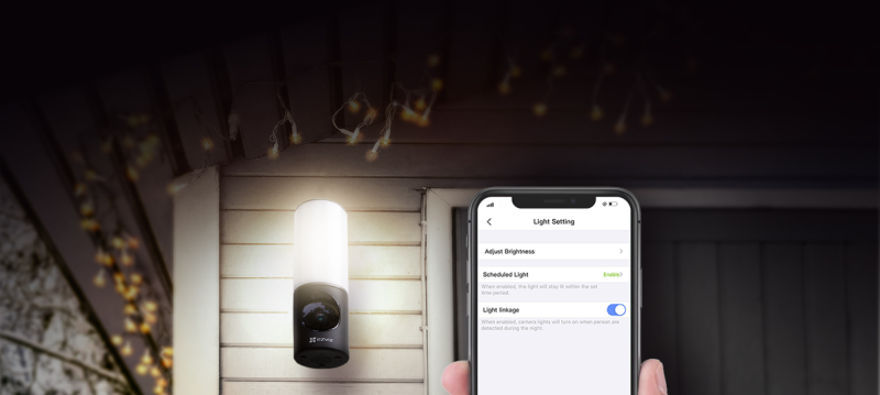 Lámpara con cámara con luminosidad ajustable mediante los prácticos controles de en la App
