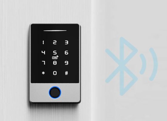 El teclado TTLOCK T4 es un teclado de apertura de puertas exterior que funciona con bluetooth